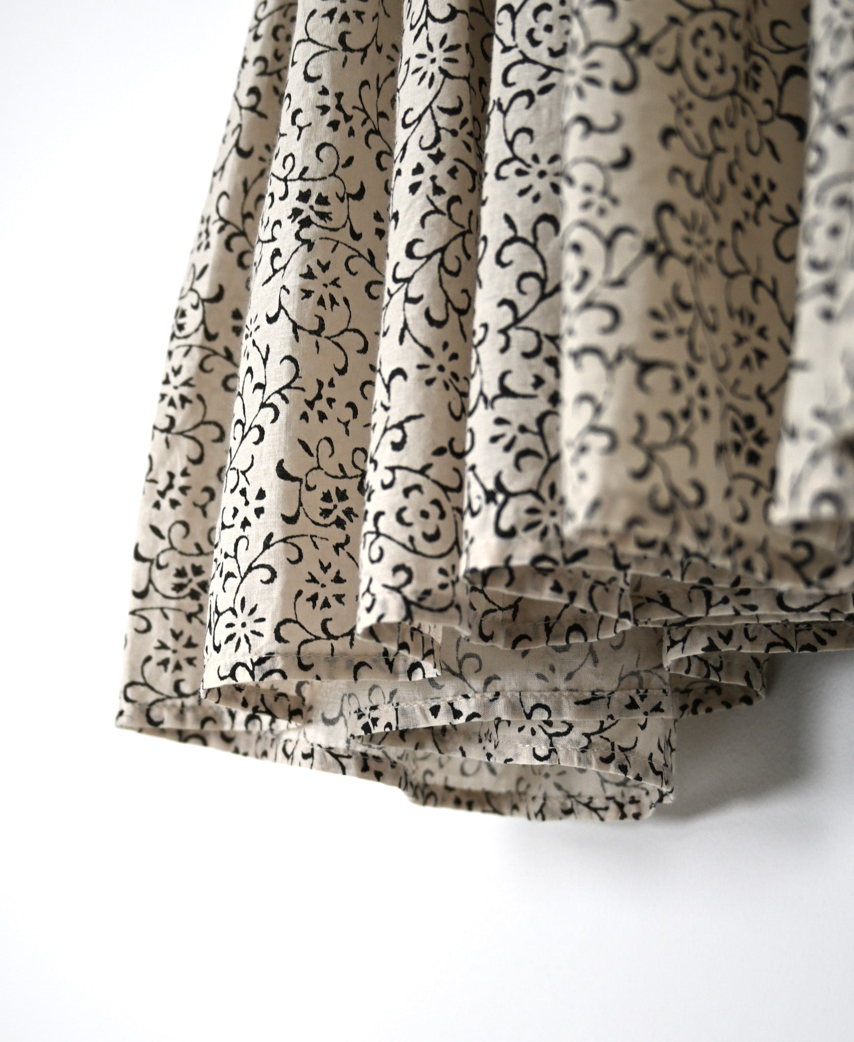 INMDS26121 POWER LOOM COTTON VOILE ARABESQUE HAND SCREEN PRINT RAJASTHAN TUCK GATHERED 3/4SL PULLOVER