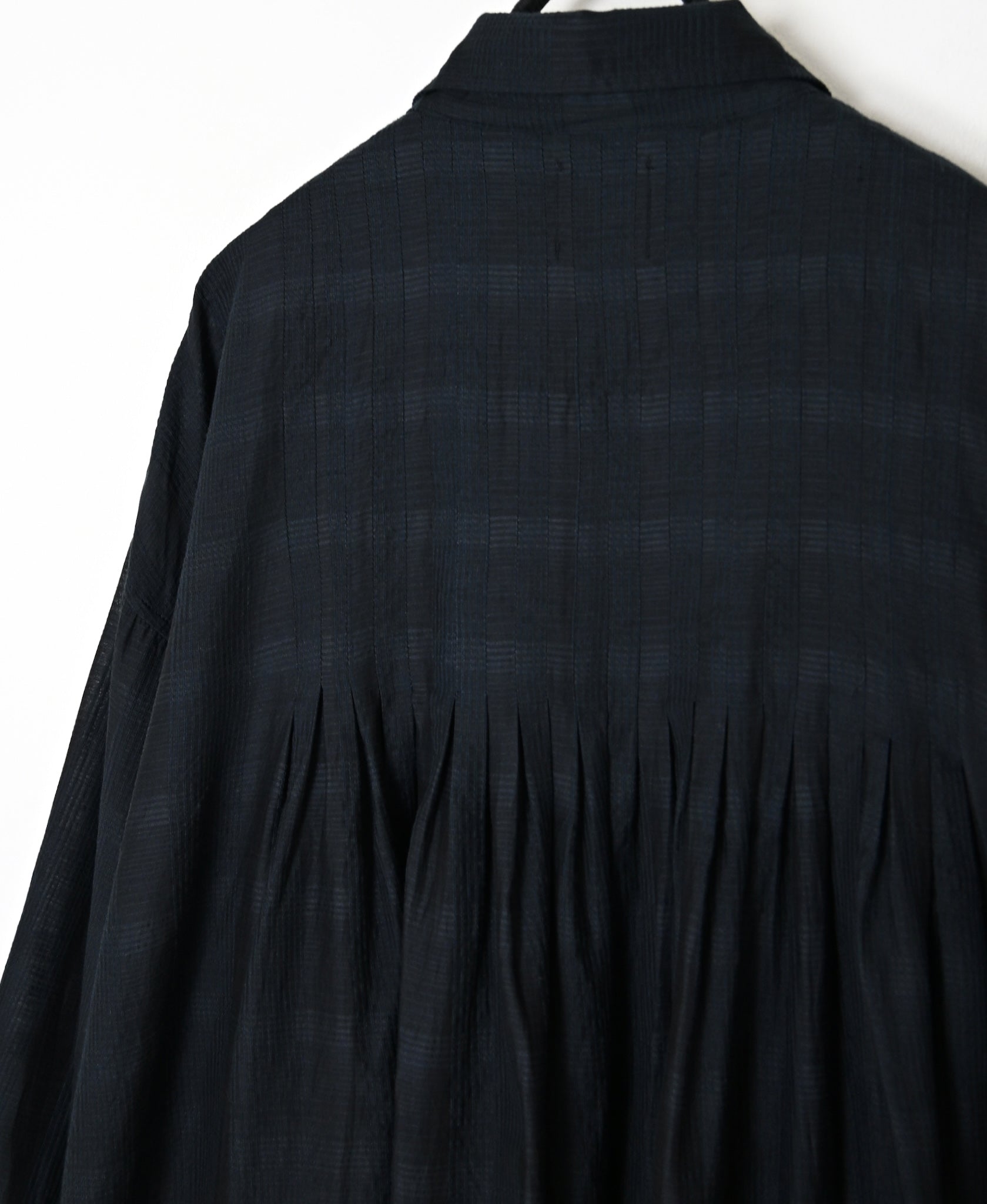 INMDS26713 COTTON/SILK SELF FINE CHECK REGULAR COLLAR INVERTED PLEATED LONG SHIRTS