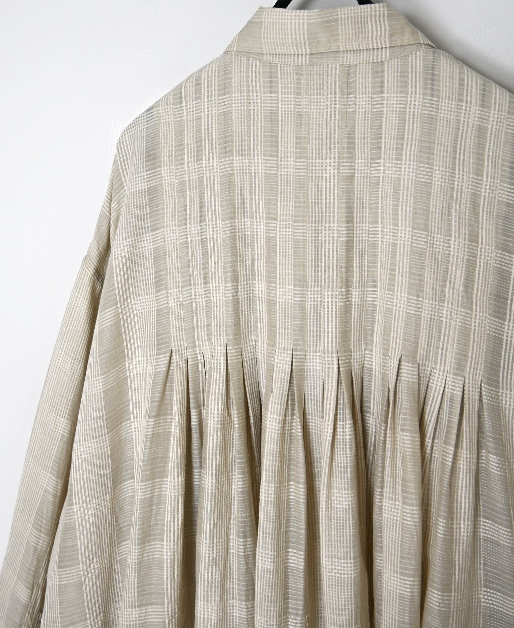 INMDS26713 COTTON/SILK SELF FINE CHECK REGULAR COLLAR INVERTED PLEATED LONG SHIRTS
