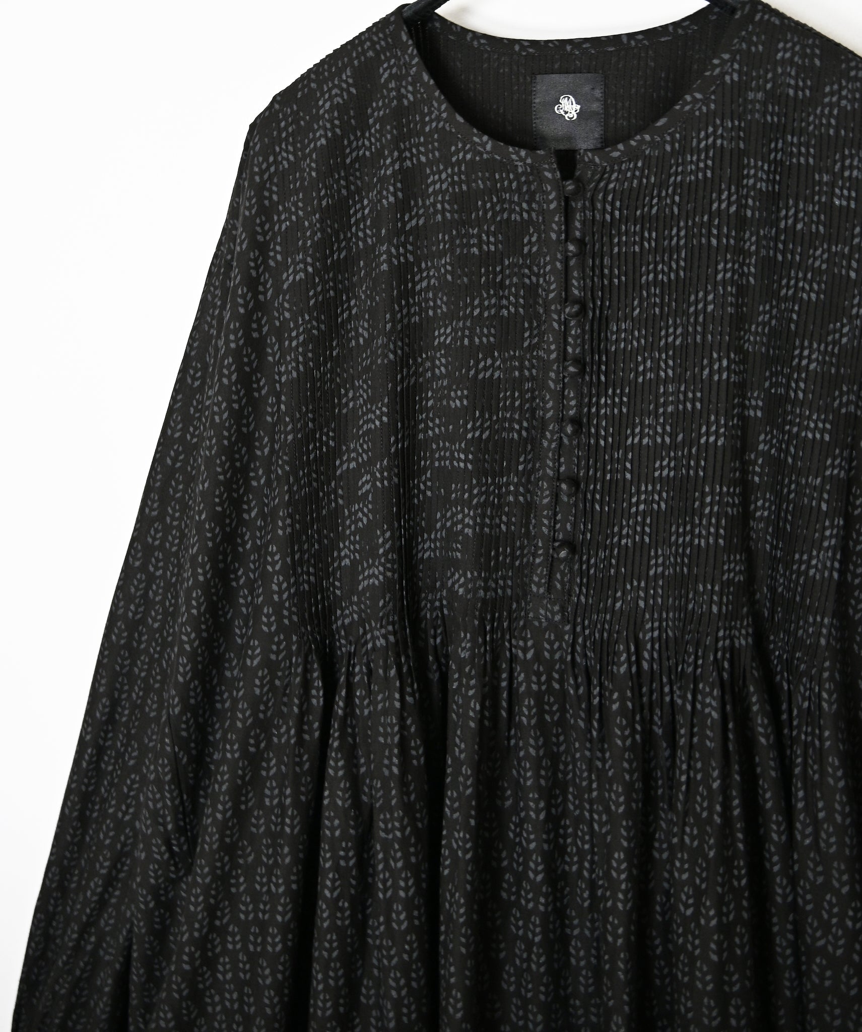 INMDS26723 80s VOILE LITTLE TREE BLOCK PRINT CREW-NECK DRESS WITH MINI PINTUCK