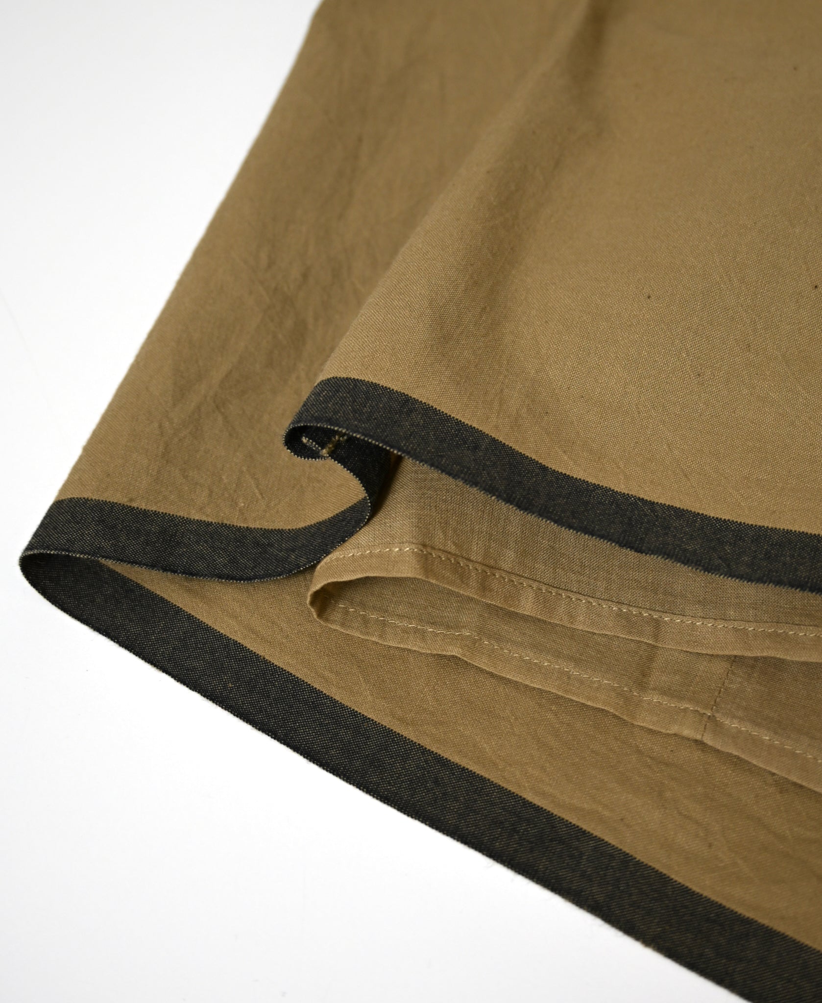 INMDS26735 HANDWOVEN HEAVY COTTON PLAIN WITH SELVAGE FLARED SKIRT WITH PINTUCK