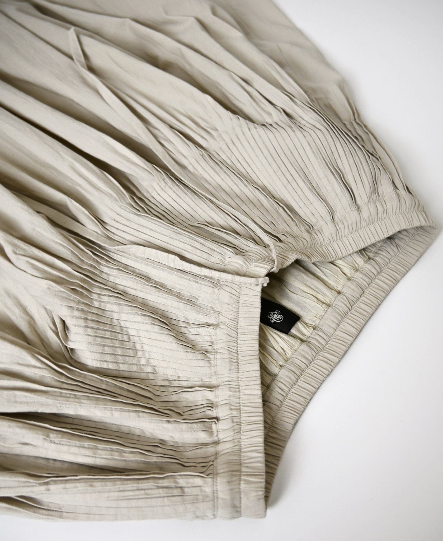 INMDS26735 HANDWOVEN HEAVY COTTON PLAIN WITH SELVAGE FLARED SKIRT WITH PINTUCK