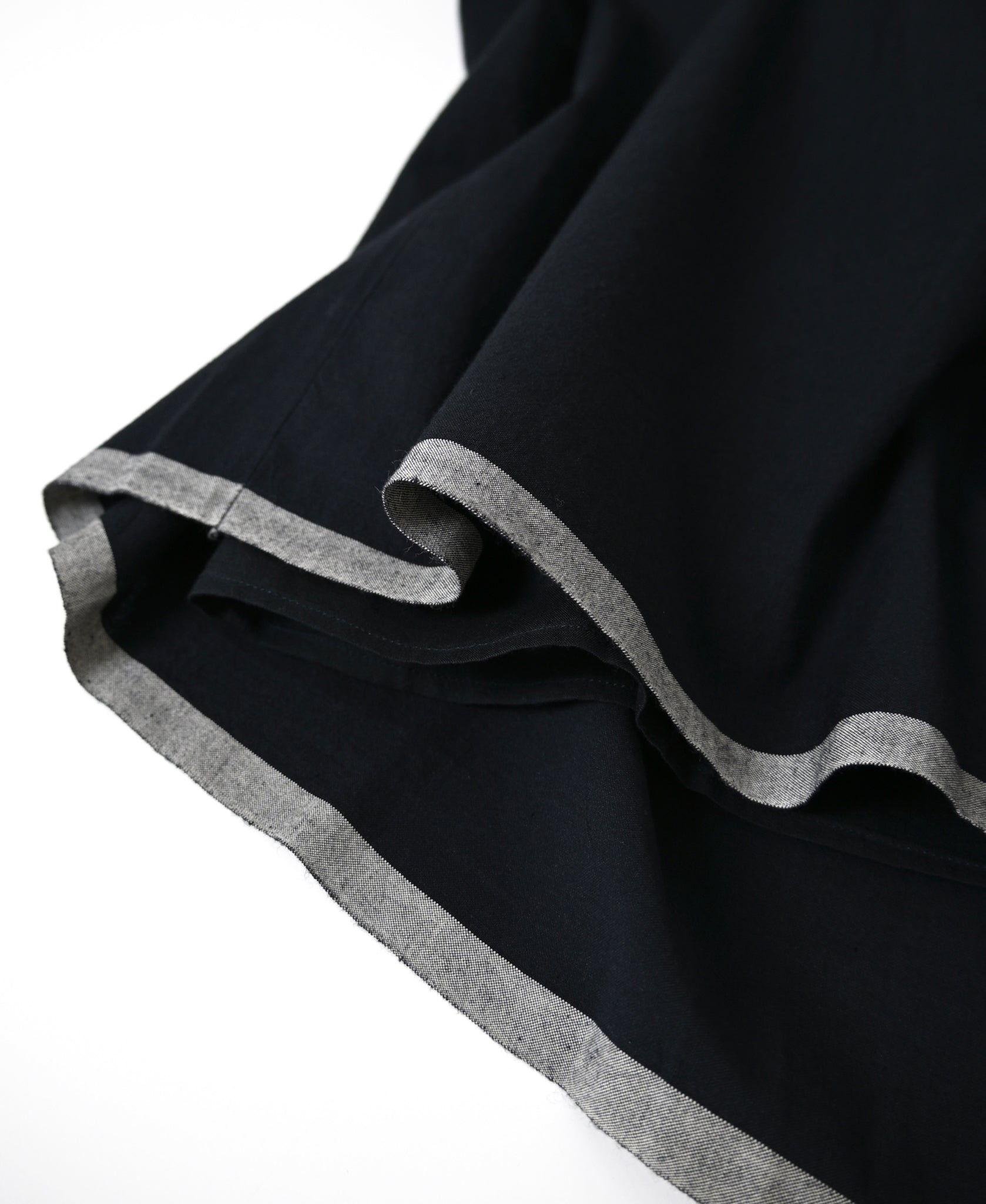 INMDS26735 HANDWOVEN HEAVY COTTON PLAIN WITH SELVAGE FLARED SKIRT WITH PINTUCK