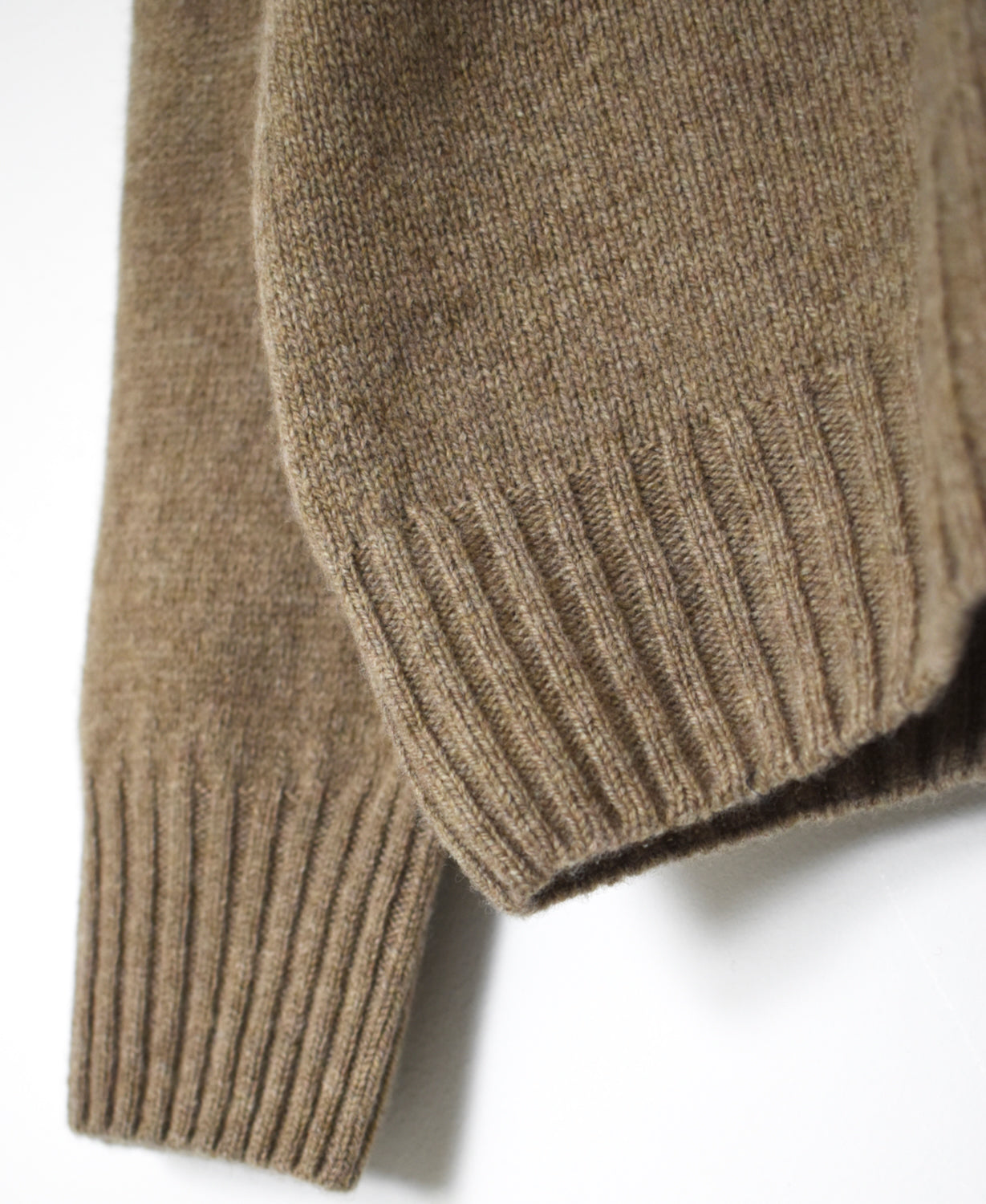 JNAMP2651 SUPER FINE LAMBSWOOL CREW NECK SADDLE SHOULDER CARDIGAN