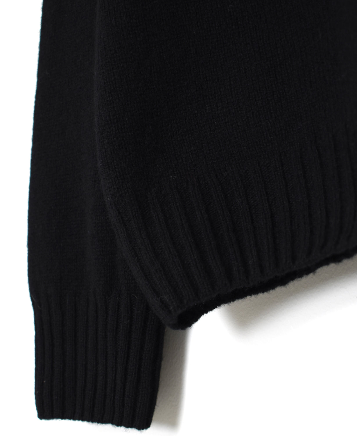 JNAMP2651 SUPER FINE LAMBSWOOL CREW NECK SADDLE SHOULDER CARDIGAN