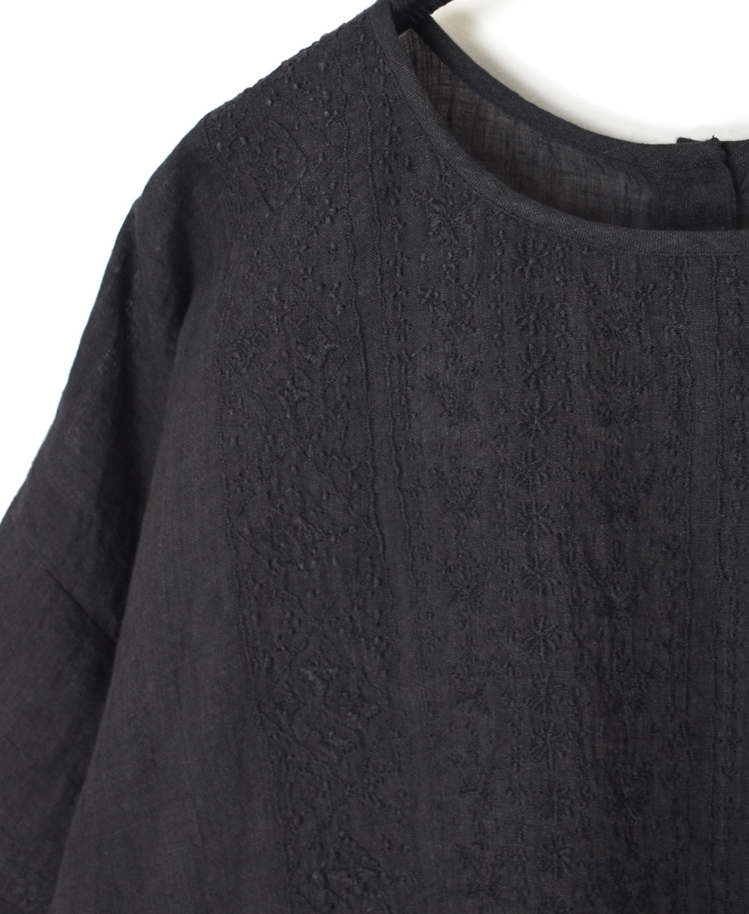 NMDS25242 80s POWER LOOM LINEN PLAIN BACK OPENING CREW-NECK S/SL EMB SHIRT