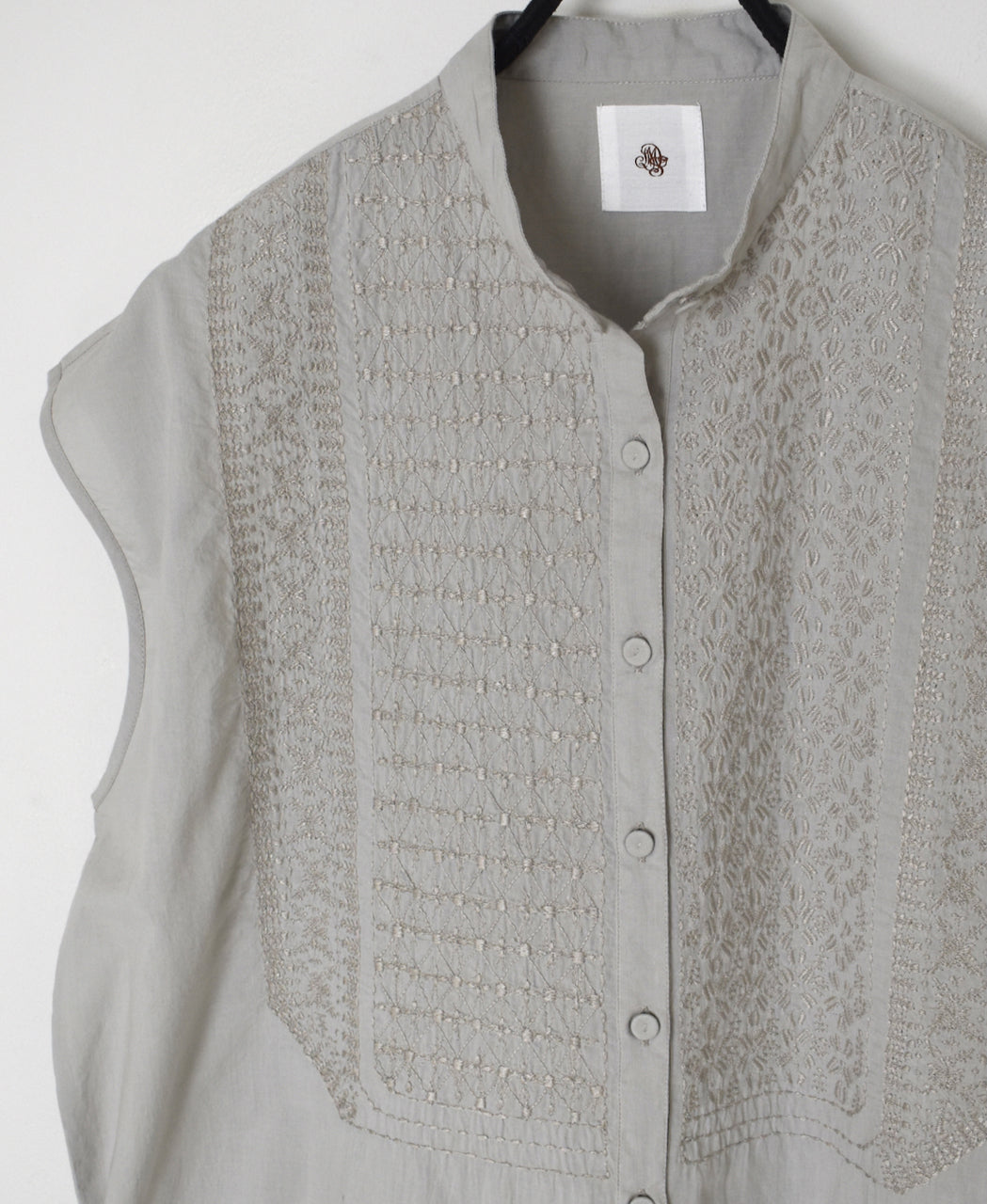 NMDS26224 60s ORGANIC CAMBRIC WITH EMB FRENCH/SLEEVE BANDED COLLAR EMB SHIRT