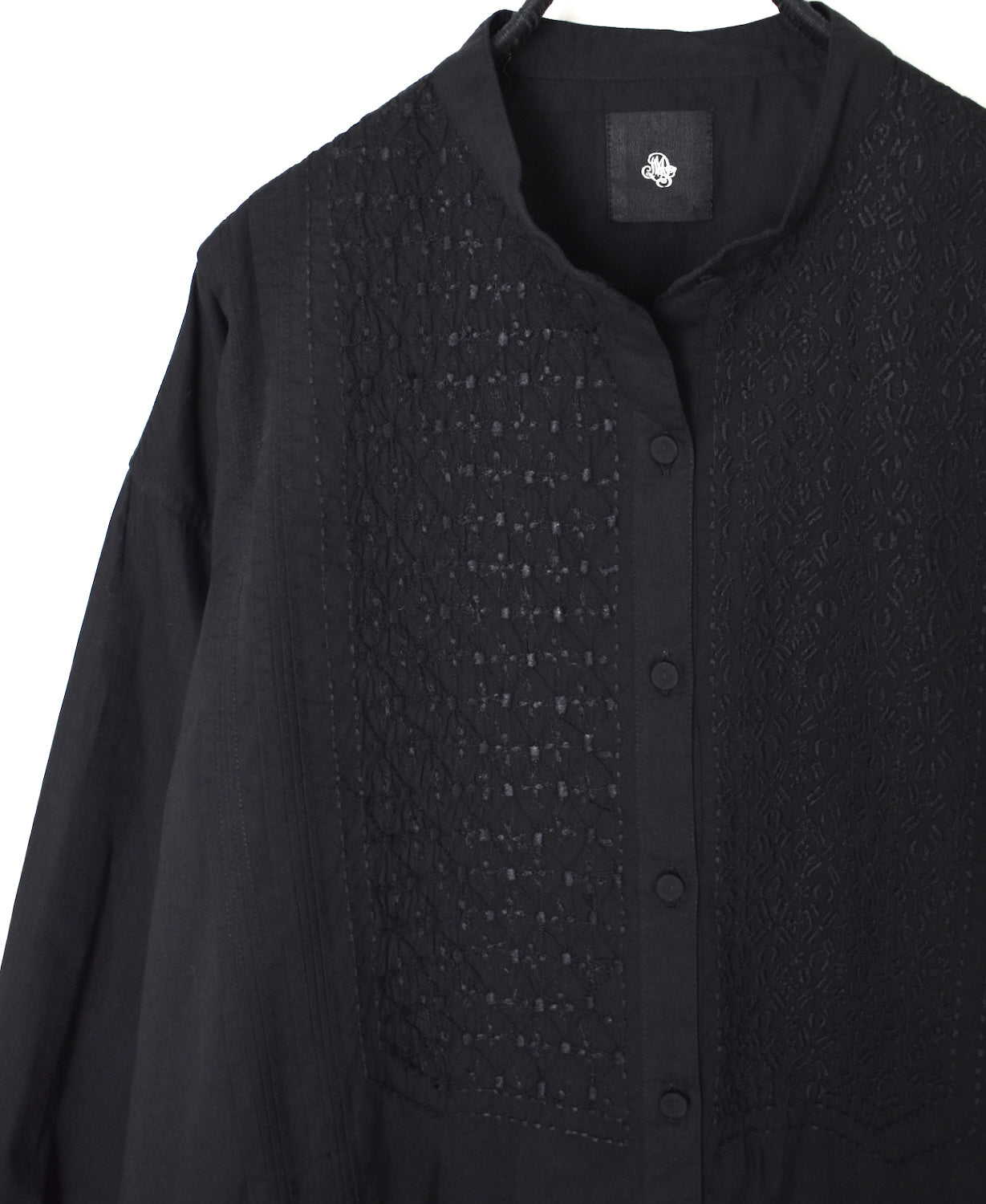 NMDS26521 60s ORGANIC CAMBRIC WITH EMB BANDED COLLAR PINTUCK & EMB SHIRT