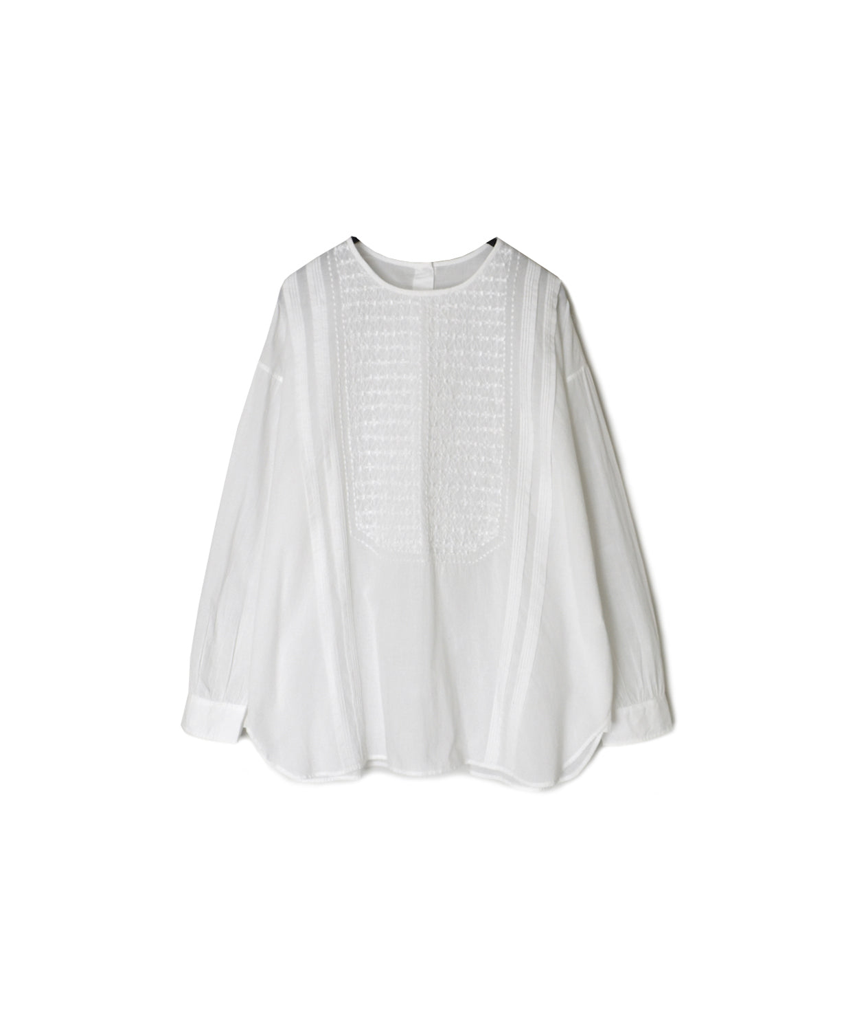 NMDS26522 60s ORGANIC CAMBRIC WITH EMB BACK OPENING CREW NECK PINTUCK & EMB SHIRT
