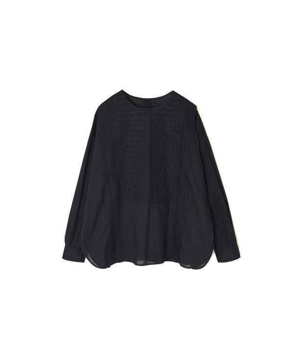 NMDS26522 60s ORGANIC CAMBRIC WITH EMB BACK OPENING CREW NECK PINTUCK & EMB SHIRT