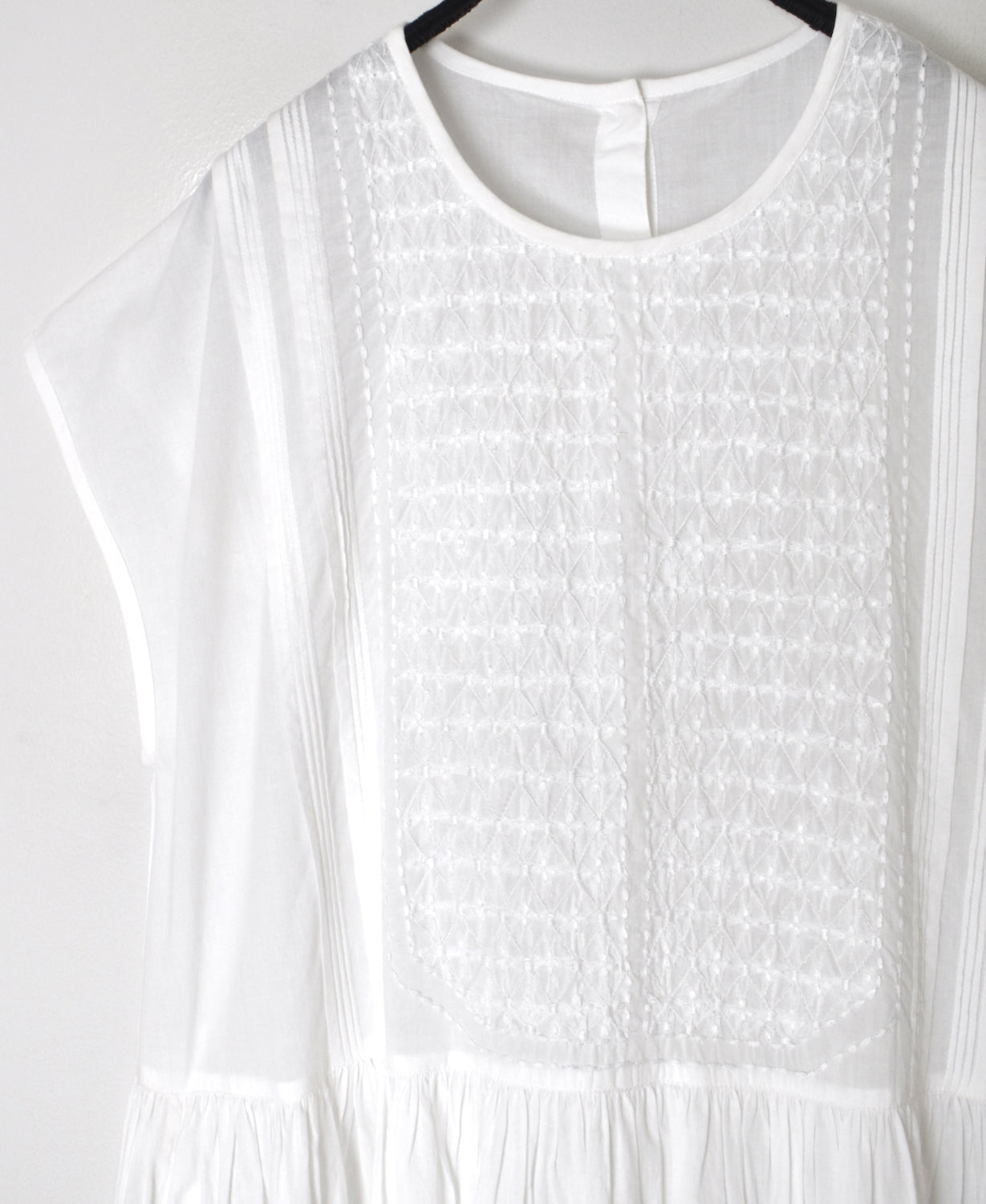 NMDS26523 60s ORGANIC CAMBRIC WITH EMB FRENCH/SL BACK OPENING DRESS