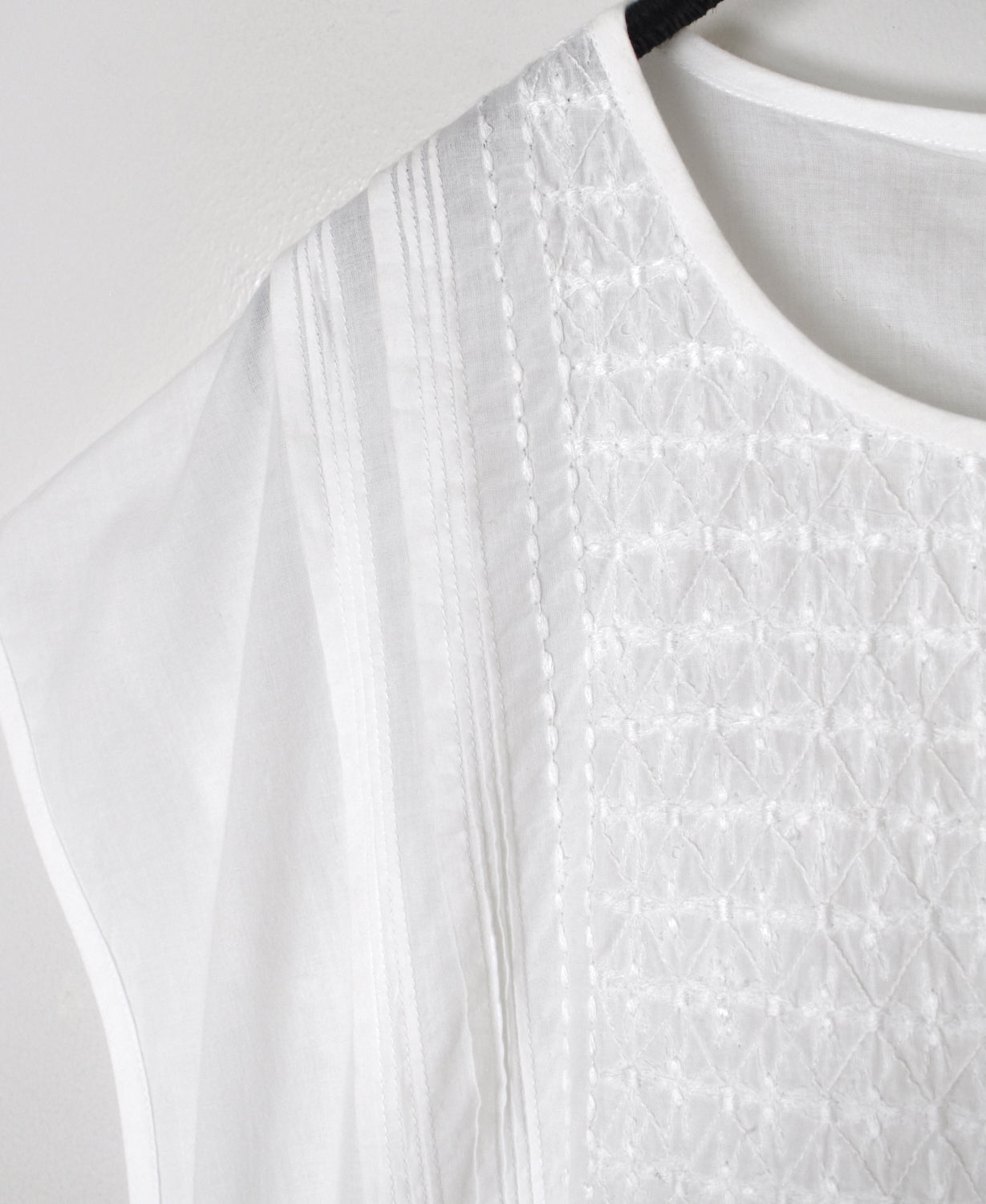 NMDS26523 60s ORGANIC CAMBRIC WITH EMB FRENCH/SL BACK OPENING DRESS