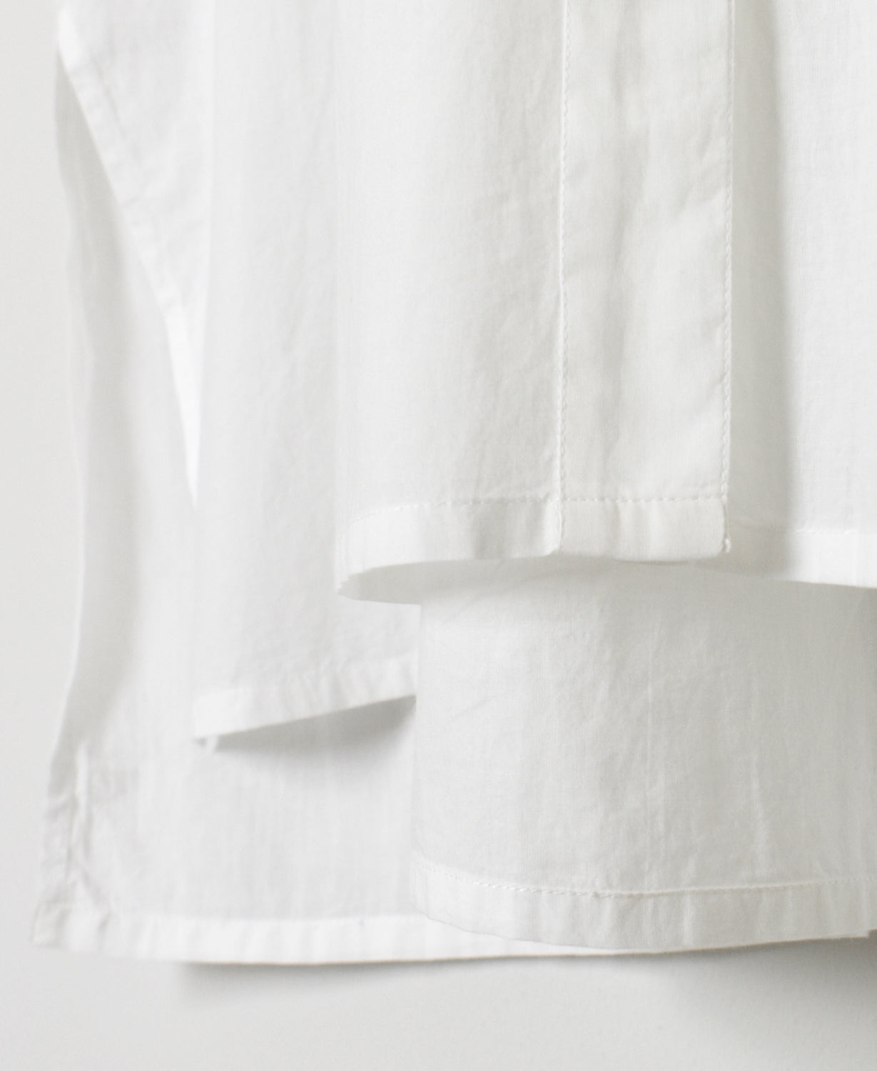 NMDS26524 60s ORGANIC CAMBRIC WITH EMB BANDED COLLAR MAXI SHIRT