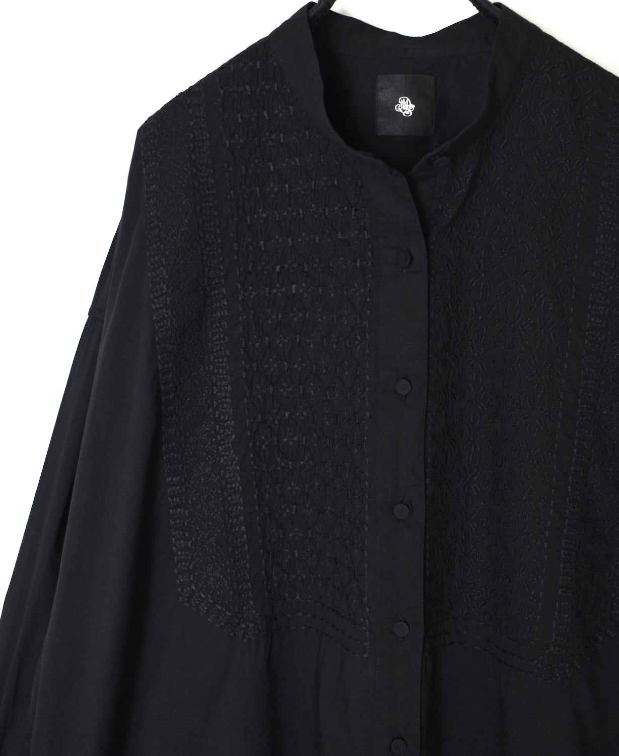 NMDS26524 60s ORGANIC CAMBRIC WITH EMB BANDED COLLAR MAXI SHIRT