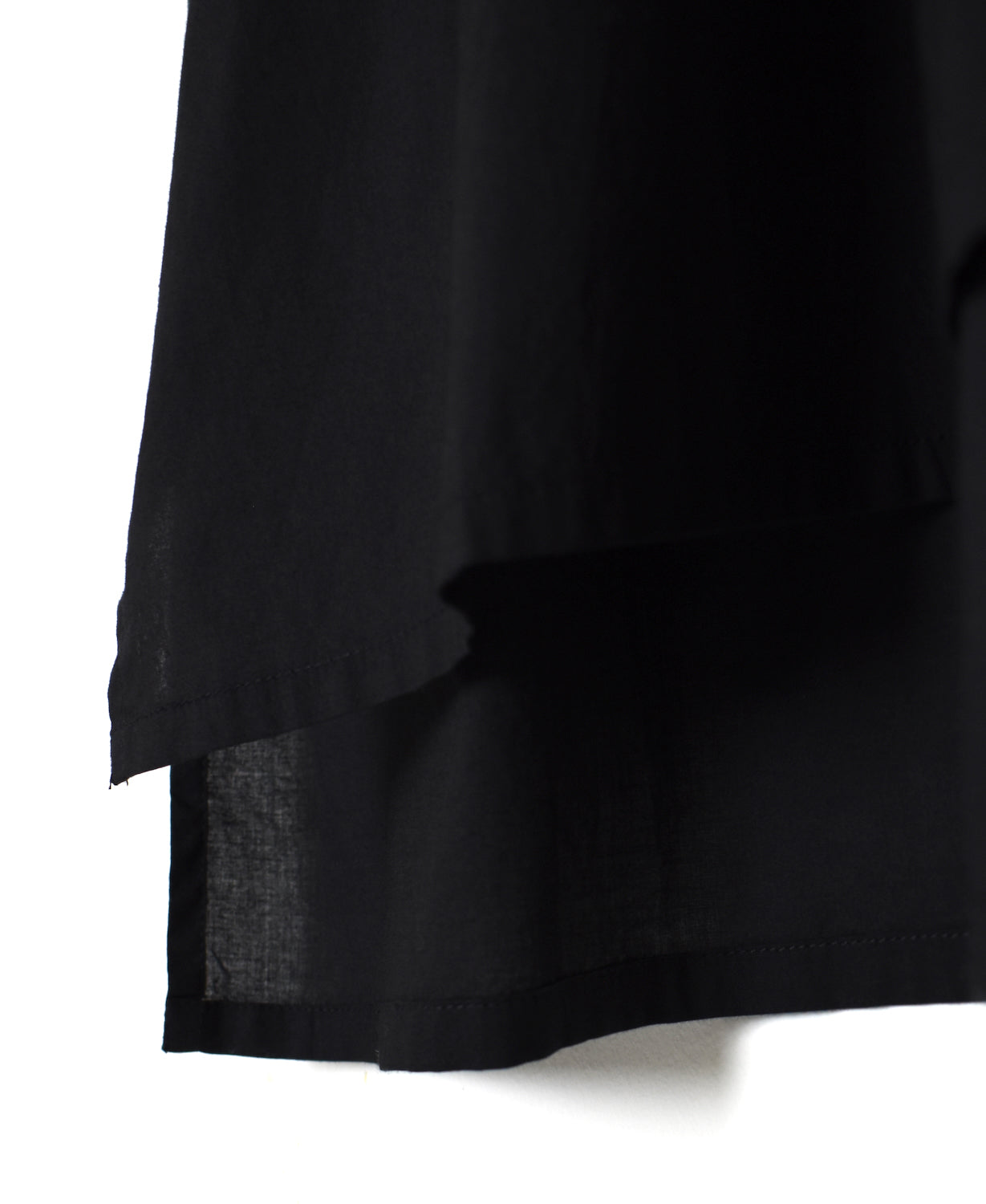 NMDS26524 60s ORGANIC CAMBRIC WITH EMB BANDED COLLAR MAXI SHIRT