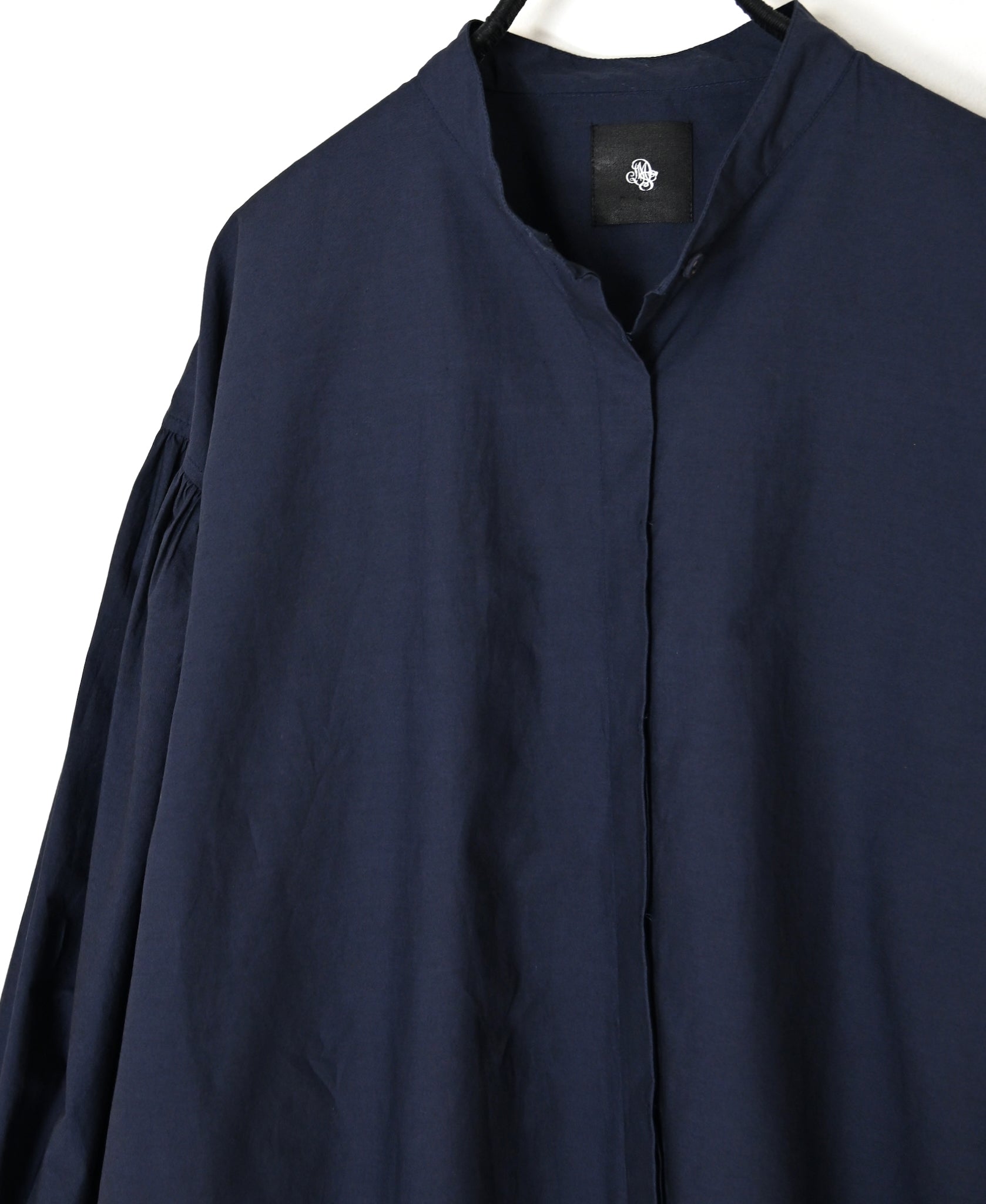 NMDS26531 60s ORGANIC POPLIN PLAIN BANDED COLLAR GATHERED SLEEVE SHIRT