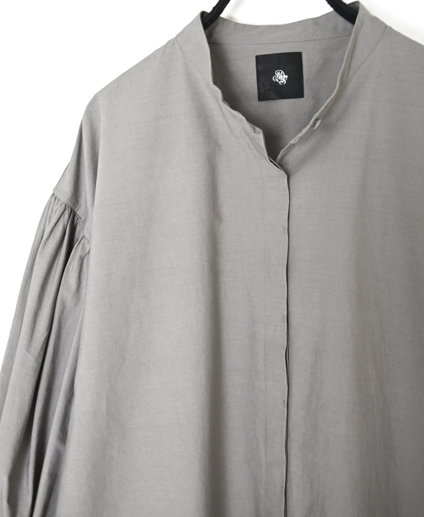NMDS26531 60s ORGANIC POPLIN PLAIN BANDED COLLAR GATHERED SLEEVE SHIRT