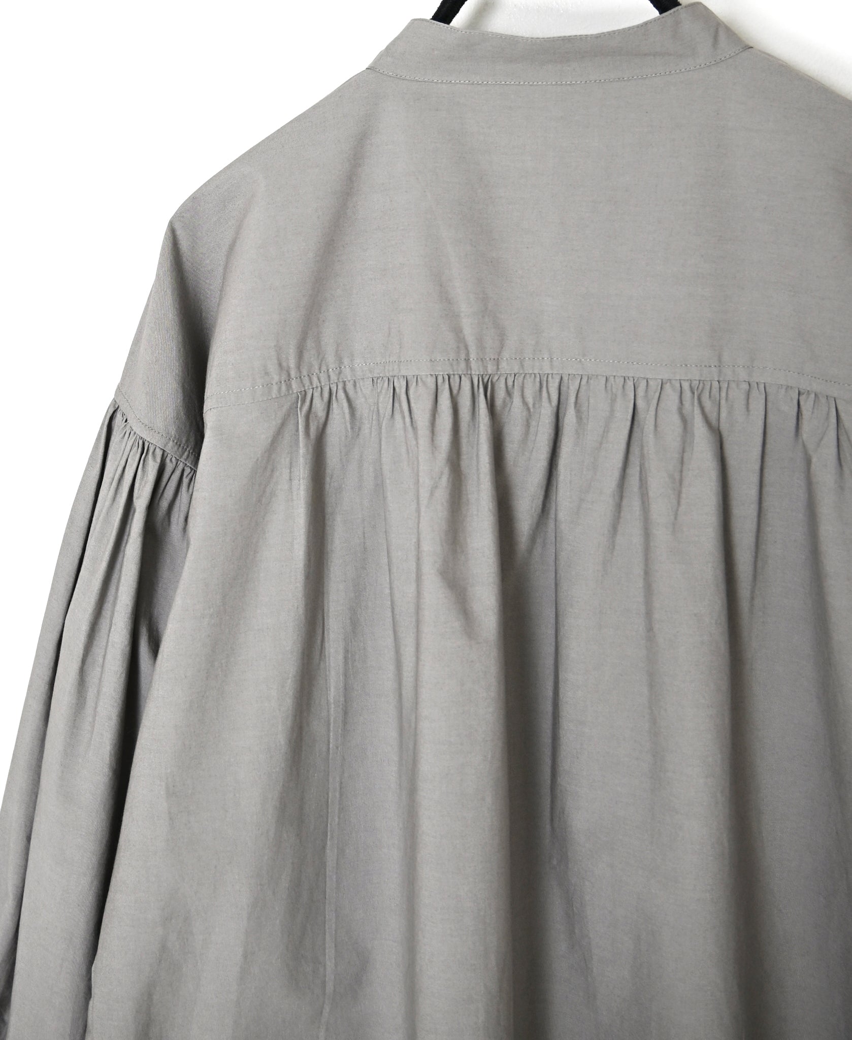 NMDS26531 60s ORGANIC POPLIN PLAIN BANDED COLLAR GATHERED SLEEVE SHIRT