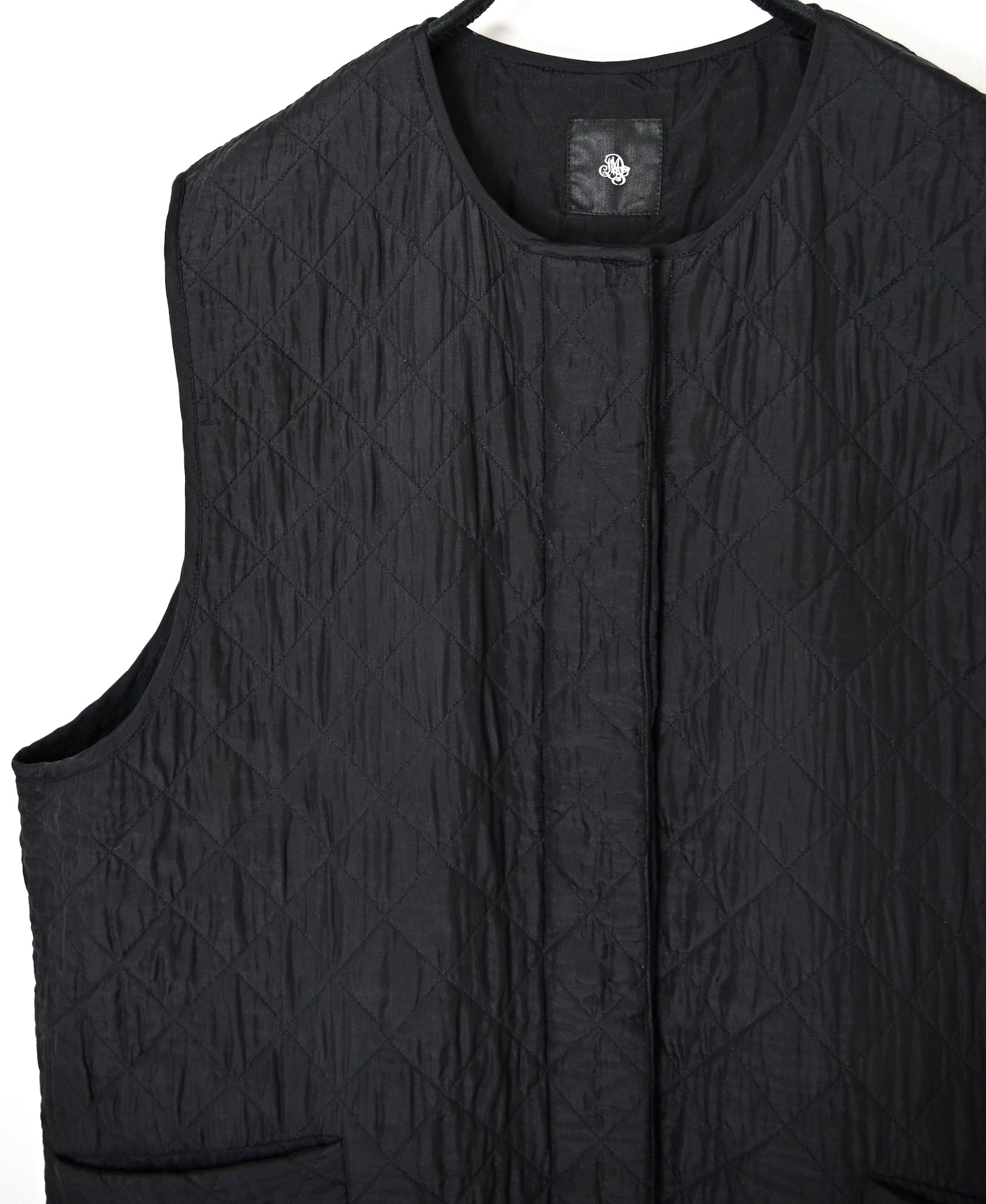 NMDS26554 BANGALORE SILK PLAIN QUILTED C-NECK VEST