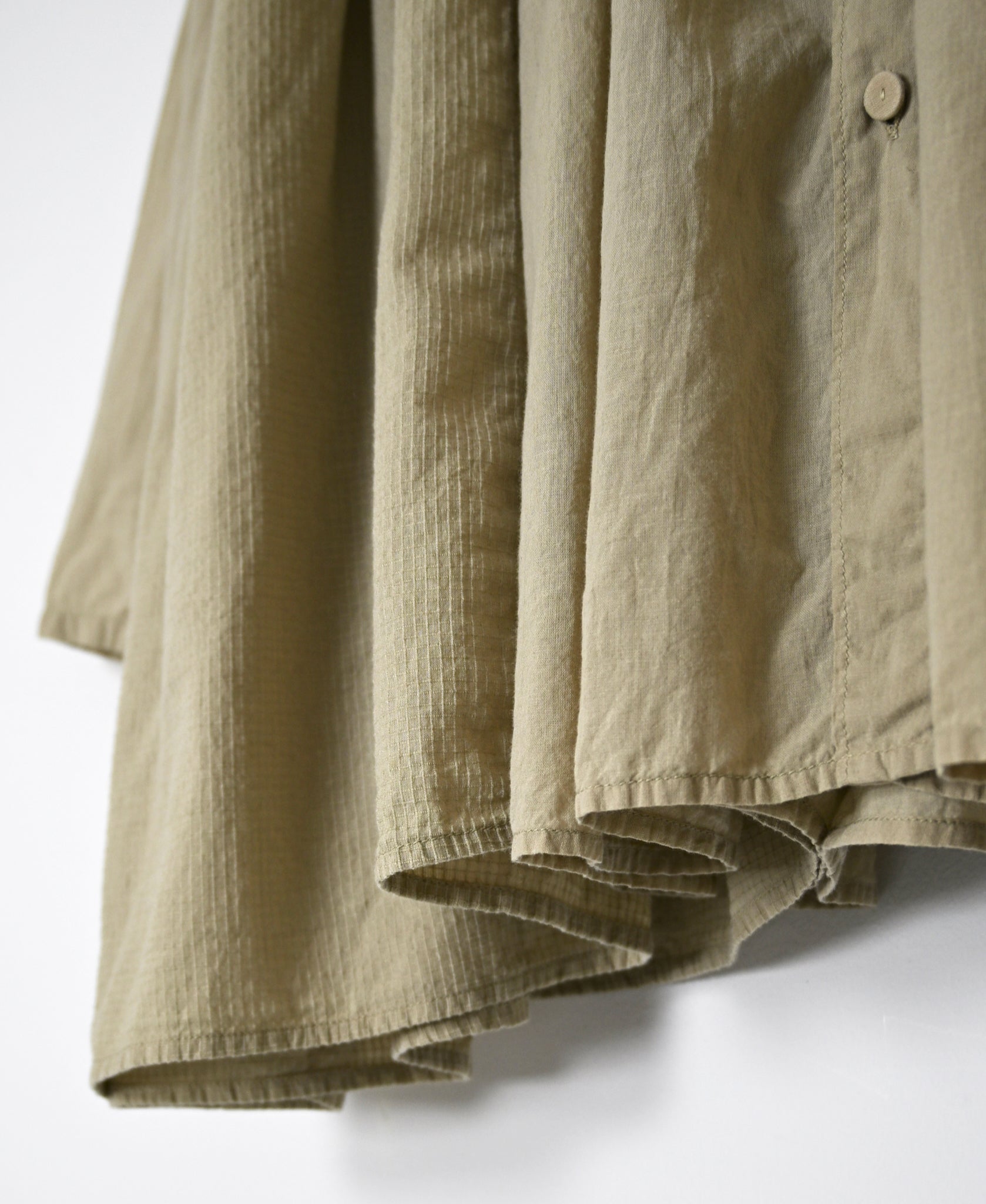 NMDS26603D ORGANIC MICRO CHK&VOILE PLAIN PATCHWORK OVERDYE CREW-NECK BUTTON SHIRT WITH PINTUCK