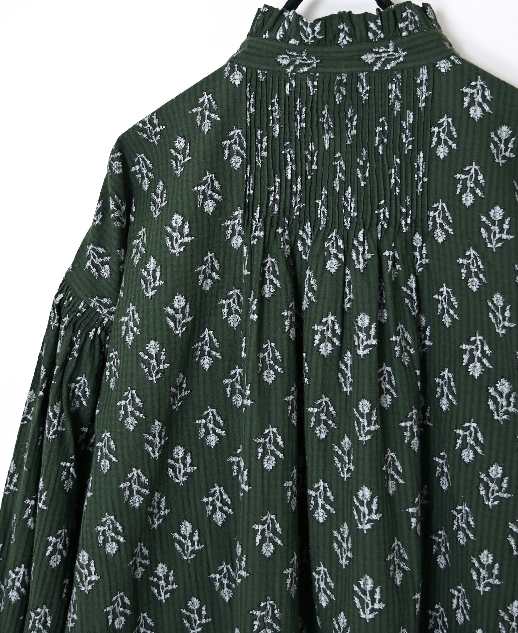 NMDS26611 ORGANIC SMALL CHECK MEDIUM FLOWER BL PRINT FRILL COLLAR SHIRT WITH MINI PINTUCK