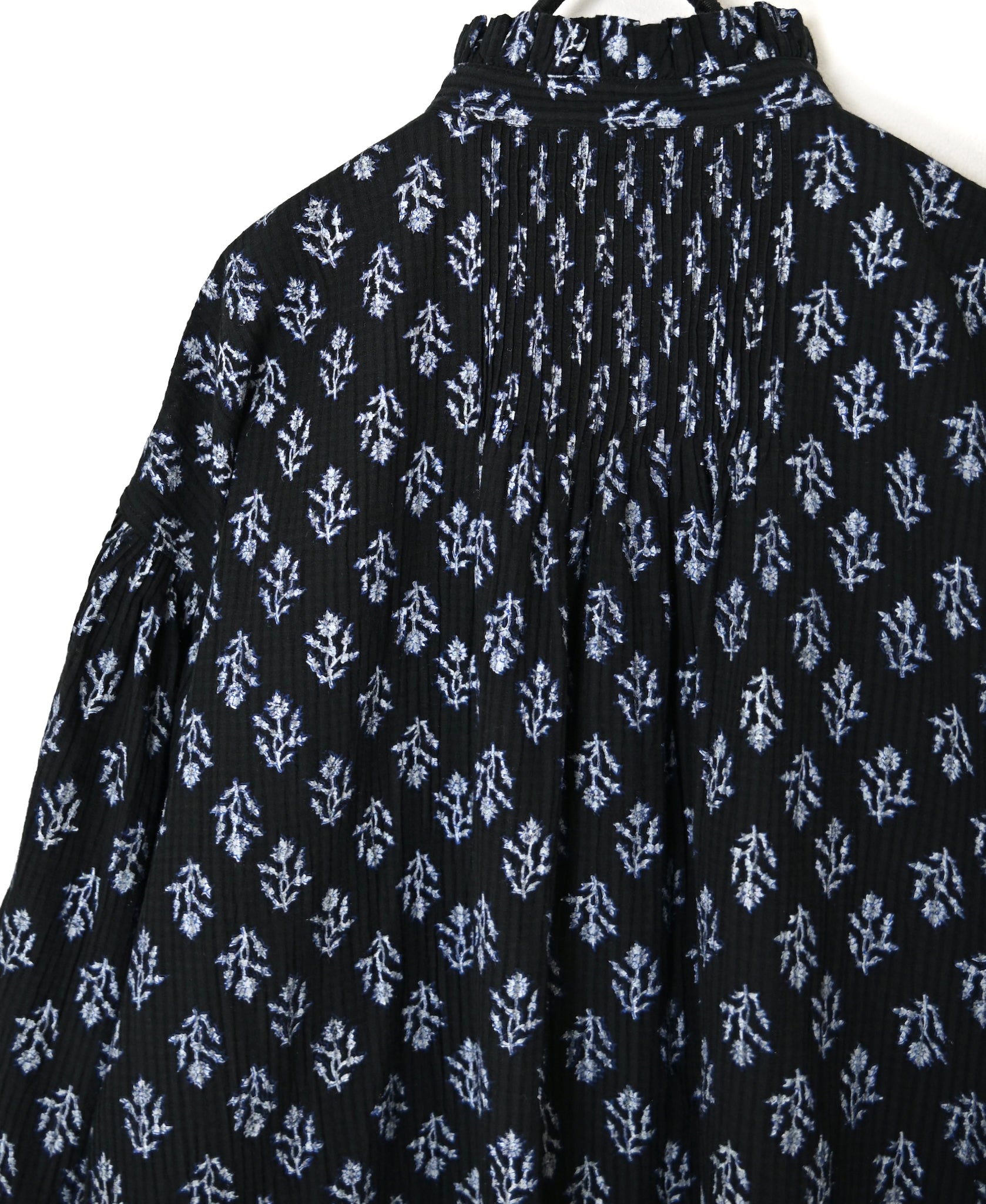 NMDS26611 ORGANIC SMALL CHECK MEDIUM FLOWER BL PRINT FRILL COLLAR SHIRT WITH MINI PINTUCK