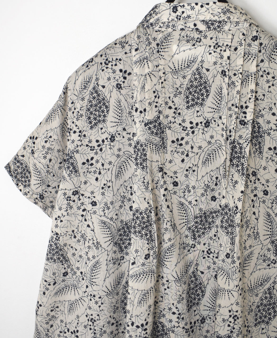 NSL26061 80s VOILE LEAF & FLOWER PRINT REGULAR COLLAR FRENCH/SL PINTUCK SHIRT