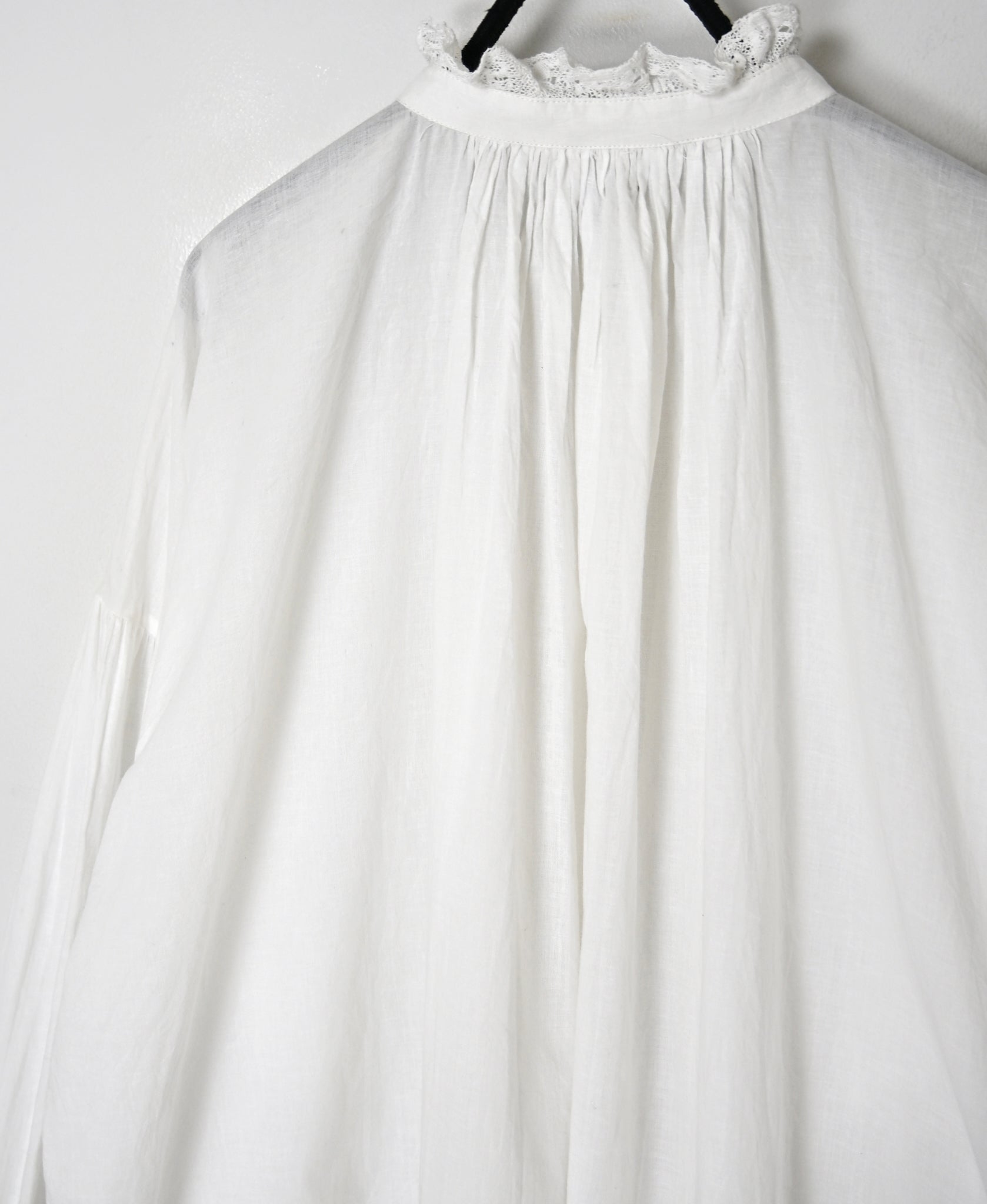 NSL26551 60s COTTON CAMBRIC PLAIN WITH LACE LACE FRILL COLLAR SHIRT