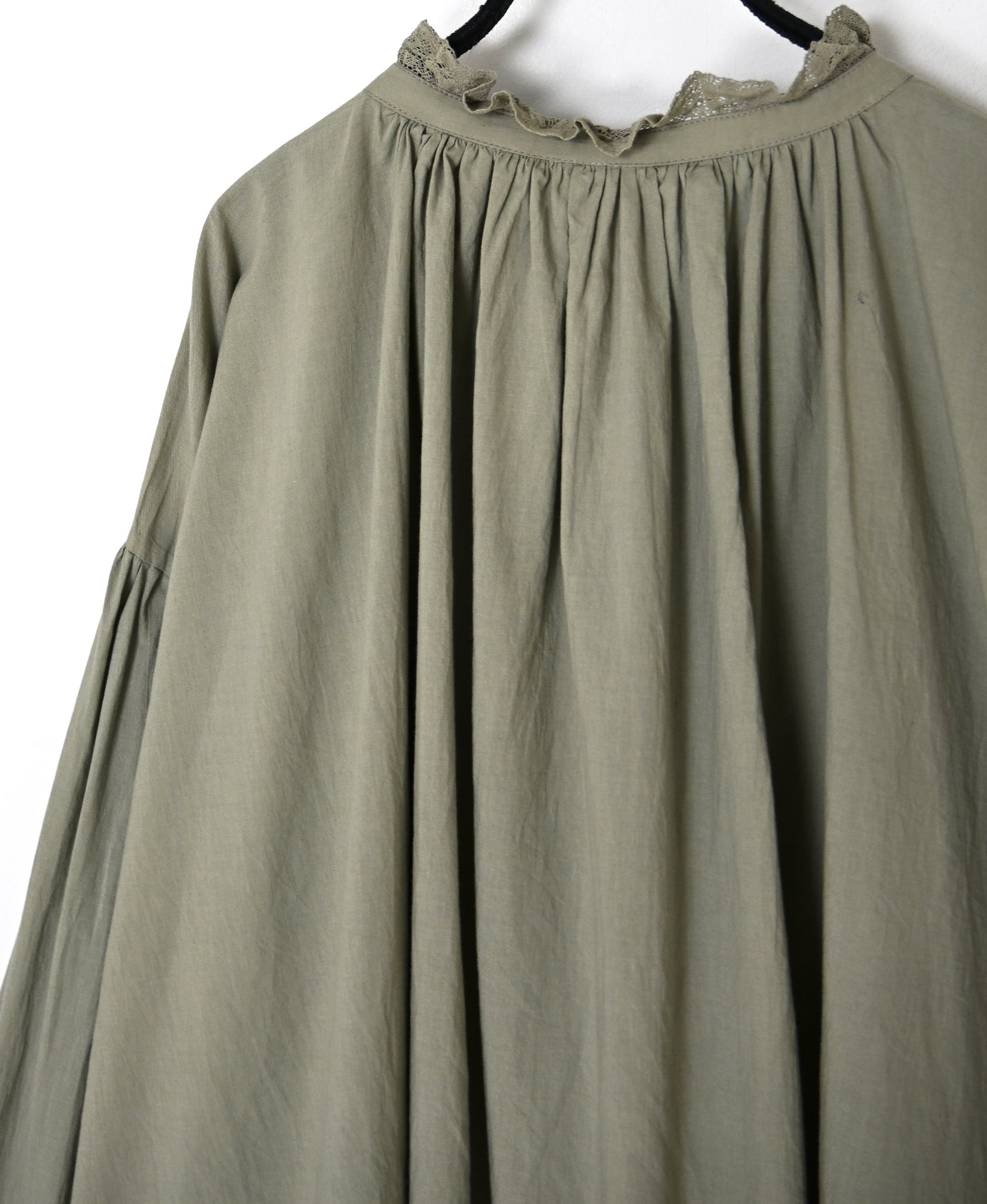 NSL26552 60s COTTON CAMBRIC PLAIN WITH LACE LACE & STRING COLLAR GATHERED SHIRT