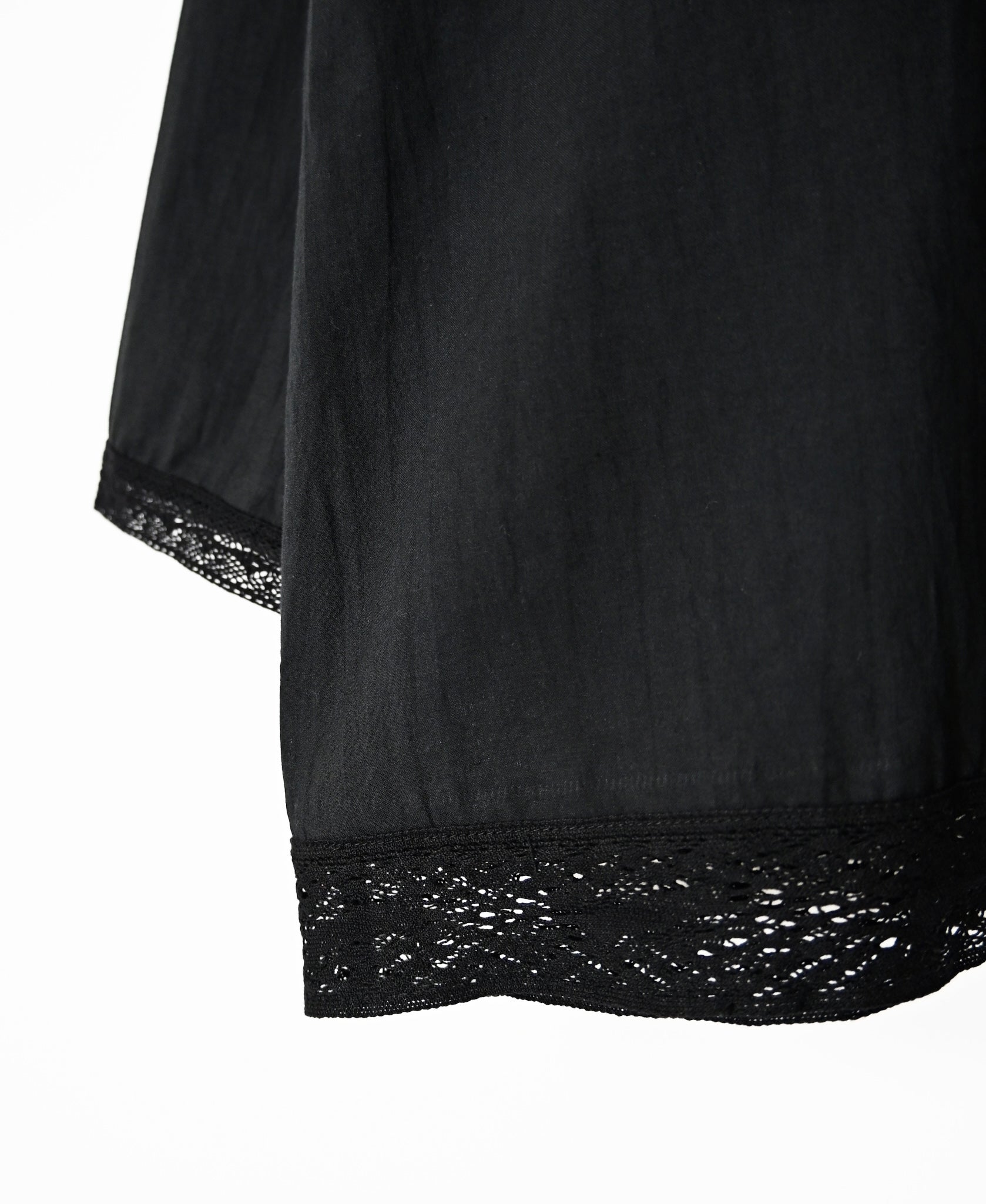 NSL26553 60s COTTON CAMBRIC PLAIN WITH LACE HEM & CUFF LACE SMOCK