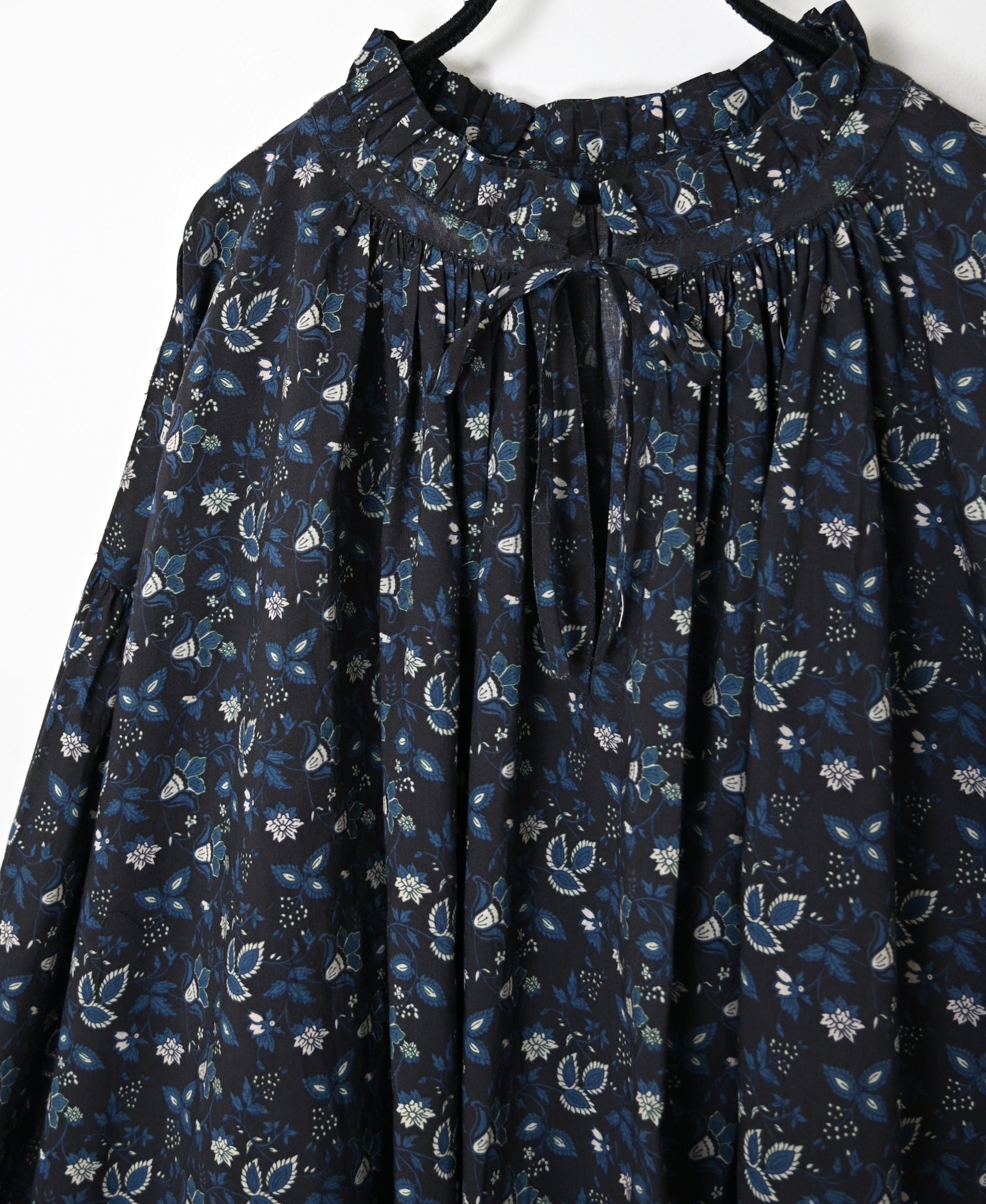NSL26592 60s COTTON CAMBRIC FLOWER PRINT FRILL&STRING COLLAR GATHERED SHIRT