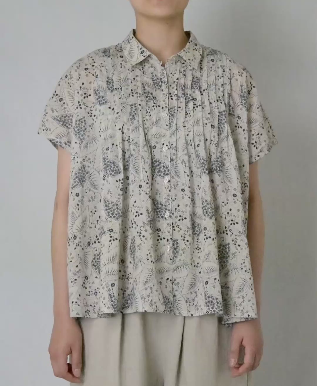 NSL26061 80s VOILE LEAF & FLOWER PRINT REGULAR COLLAR FRENCH/SL PINTUCK SHIRT